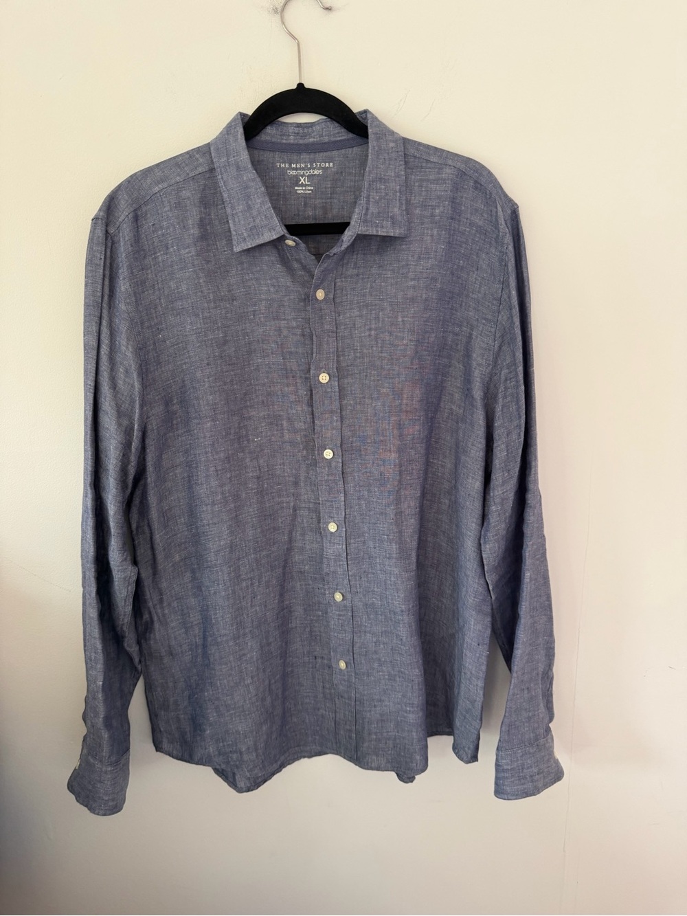 Bloomingdale's Men's Blue Chambray Long-Sleeve Button-Down Shirt